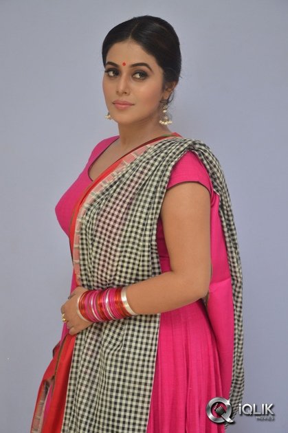 Poorna-at-Jayammu-Nischayammu-Raa-Movie-Song-Launch